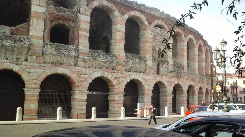 Arena Luxury Rooms Verona Luaran gambar